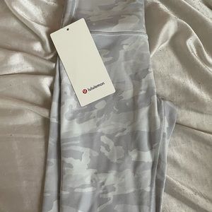 New with tags lululemon wunder under white camo